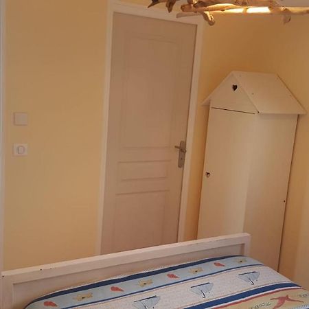 Maisonnette Bois Flottes Salles  Ngoại thất bức ảnh